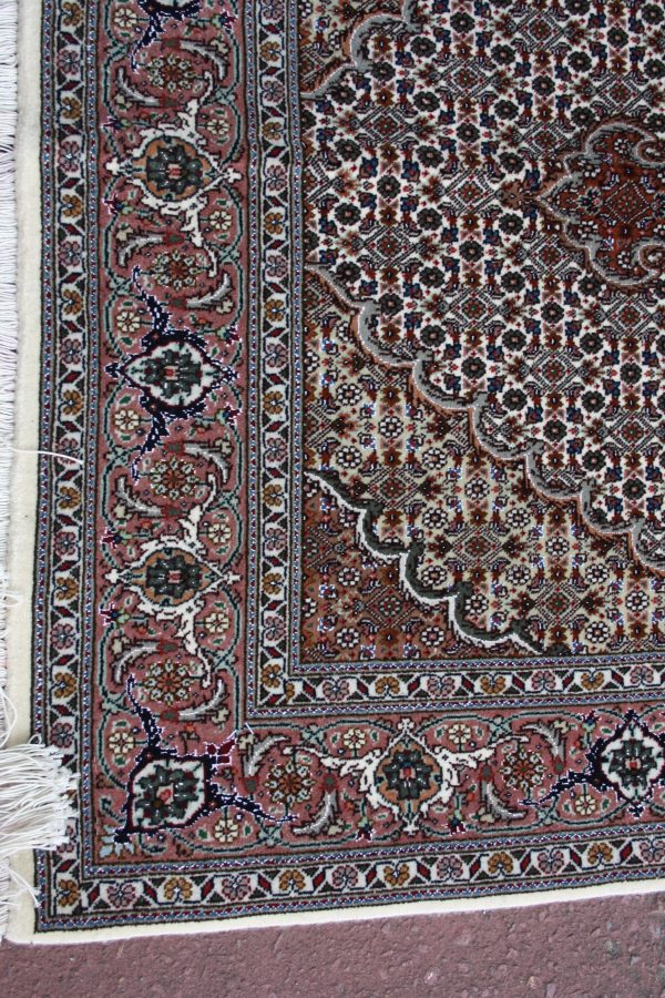 Persian Tabriz Mahi 159 x 102cm - Image 5