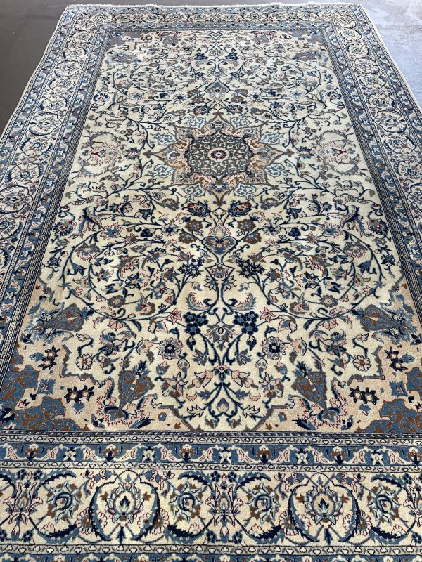 Persian Nain 324 x 205cm - Image 4