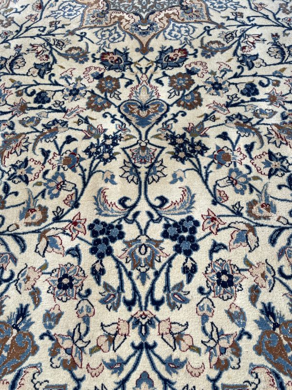 Persian Nain 324 x 205cm - Image 5